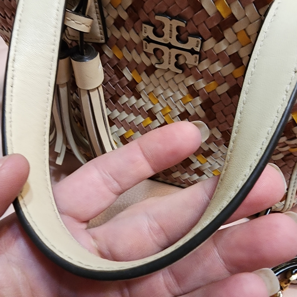 Tory Burch braided leather hand bag with matching wallet. - Picture 4 of 13